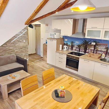 Attic Split Apartment Near City Centre 외부 사진