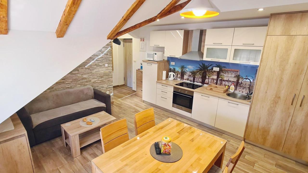 Attic Split Apartment Near City Centre 외부 사진