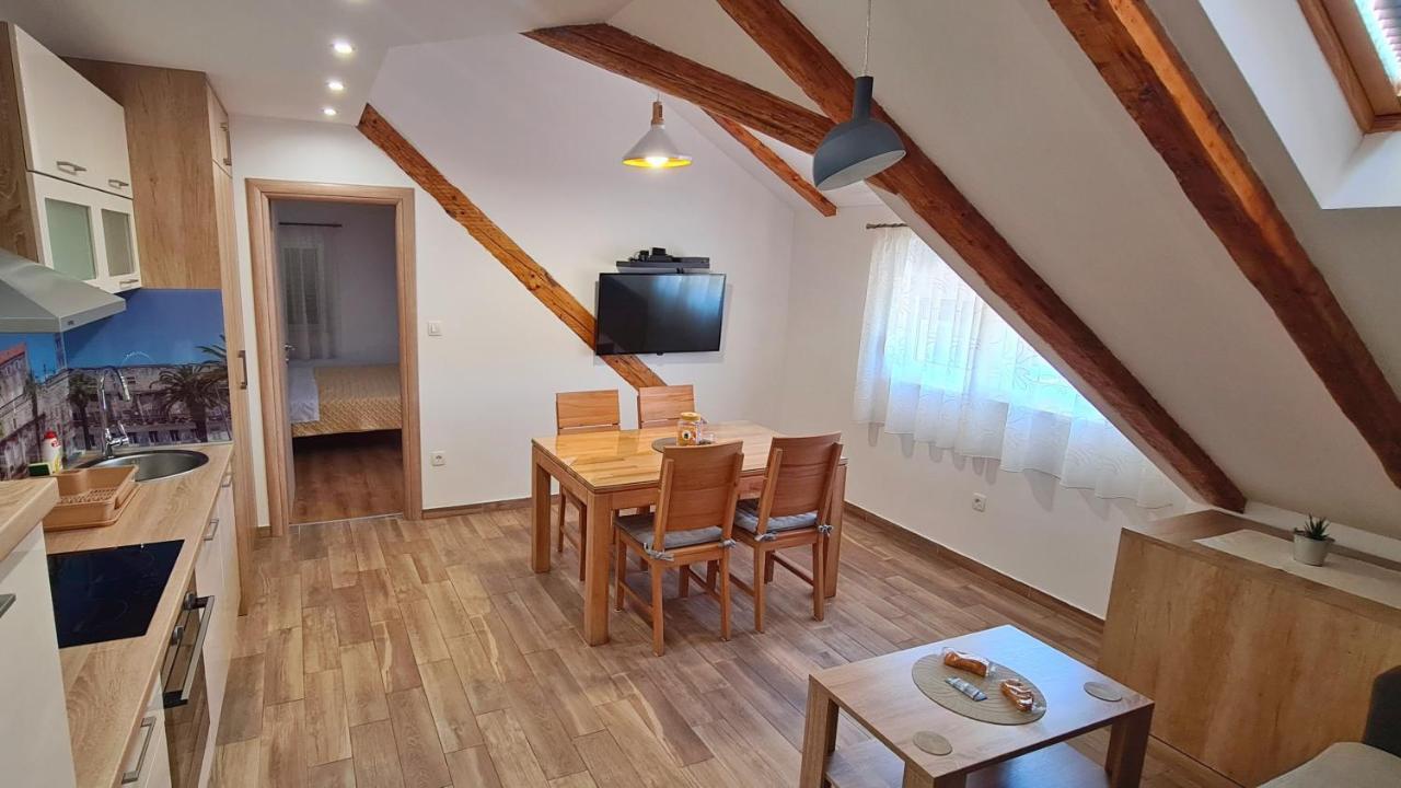 Attic Split Apartment Near City Centre 외부 사진