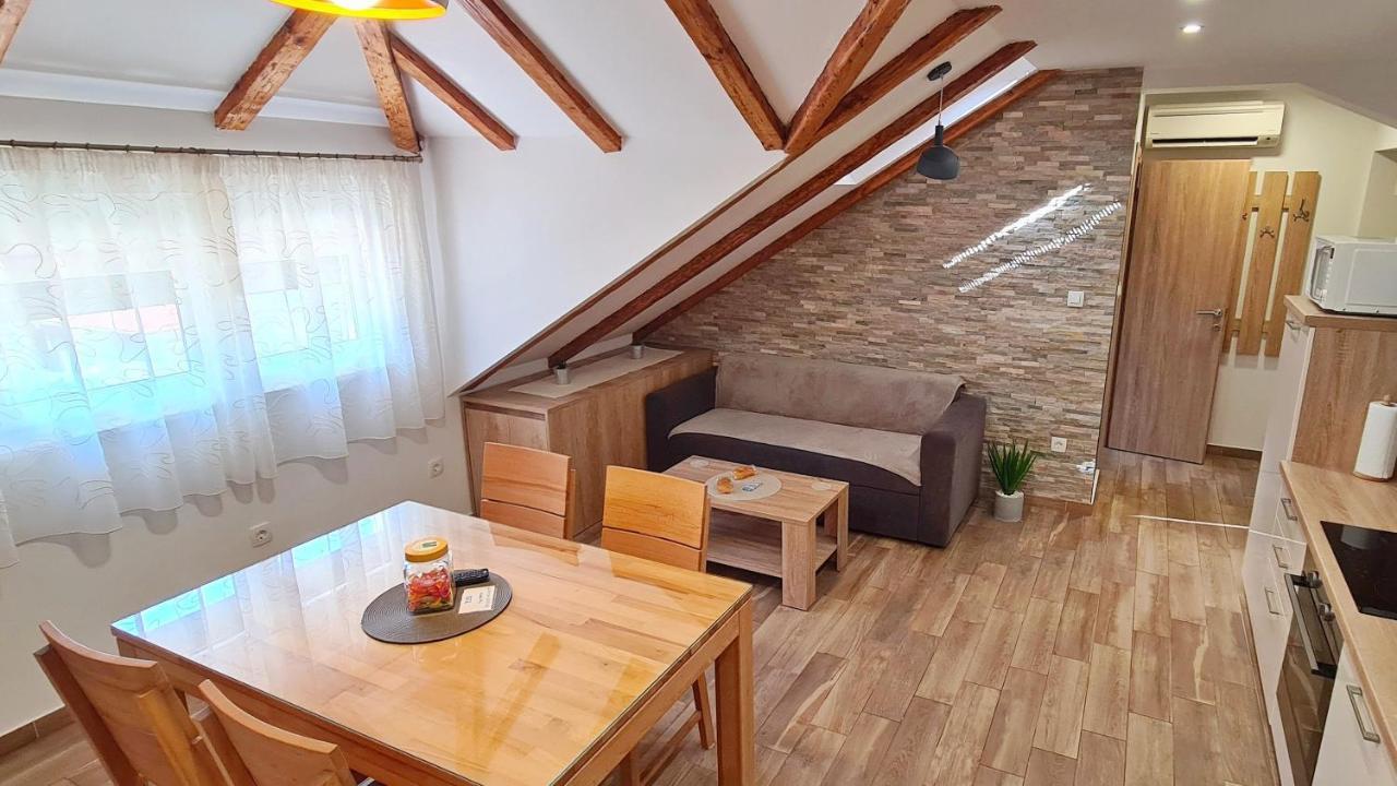 Attic Split Apartment Near City Centre 외부 사진