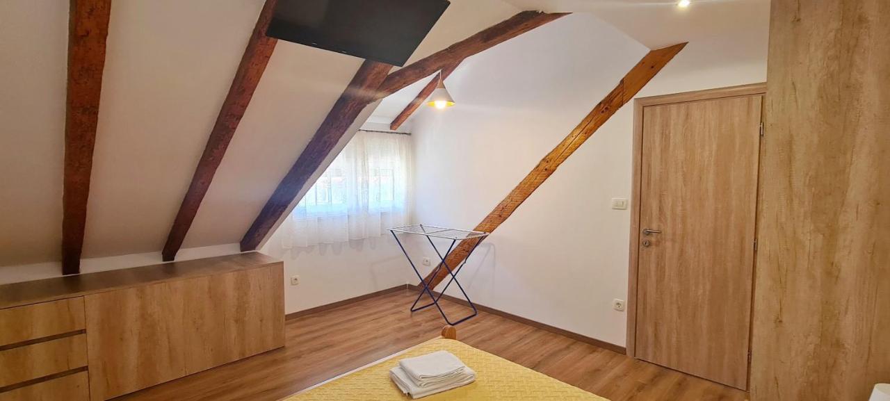 Attic Split Apartment Near City Centre 외부 사진