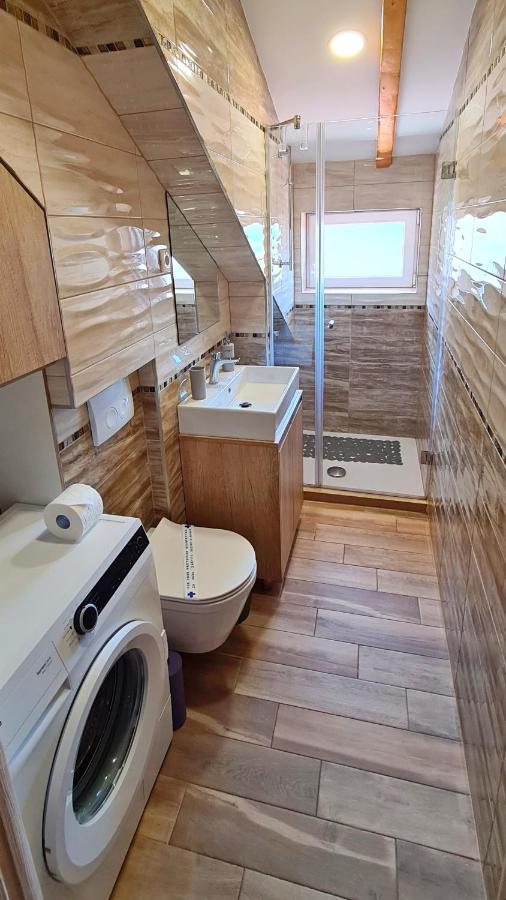 Attic Split Apartment Near City Centre 외부 사진
