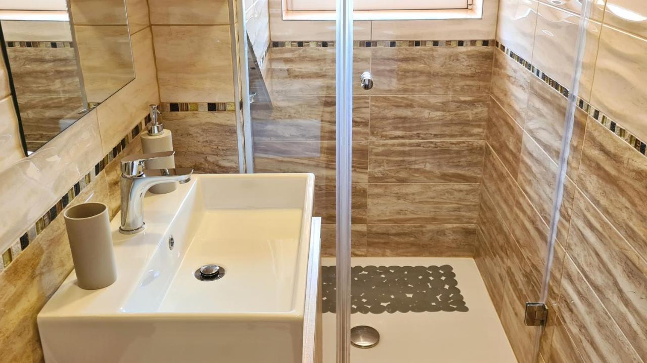 Attic Split Apartment Near City Centre 외부 사진