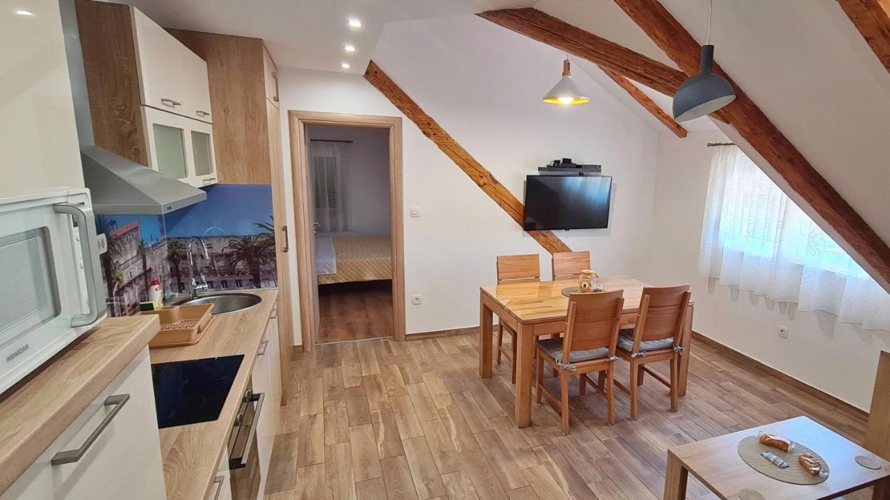 Attic Split Apartment Near City Centre 외부 사진