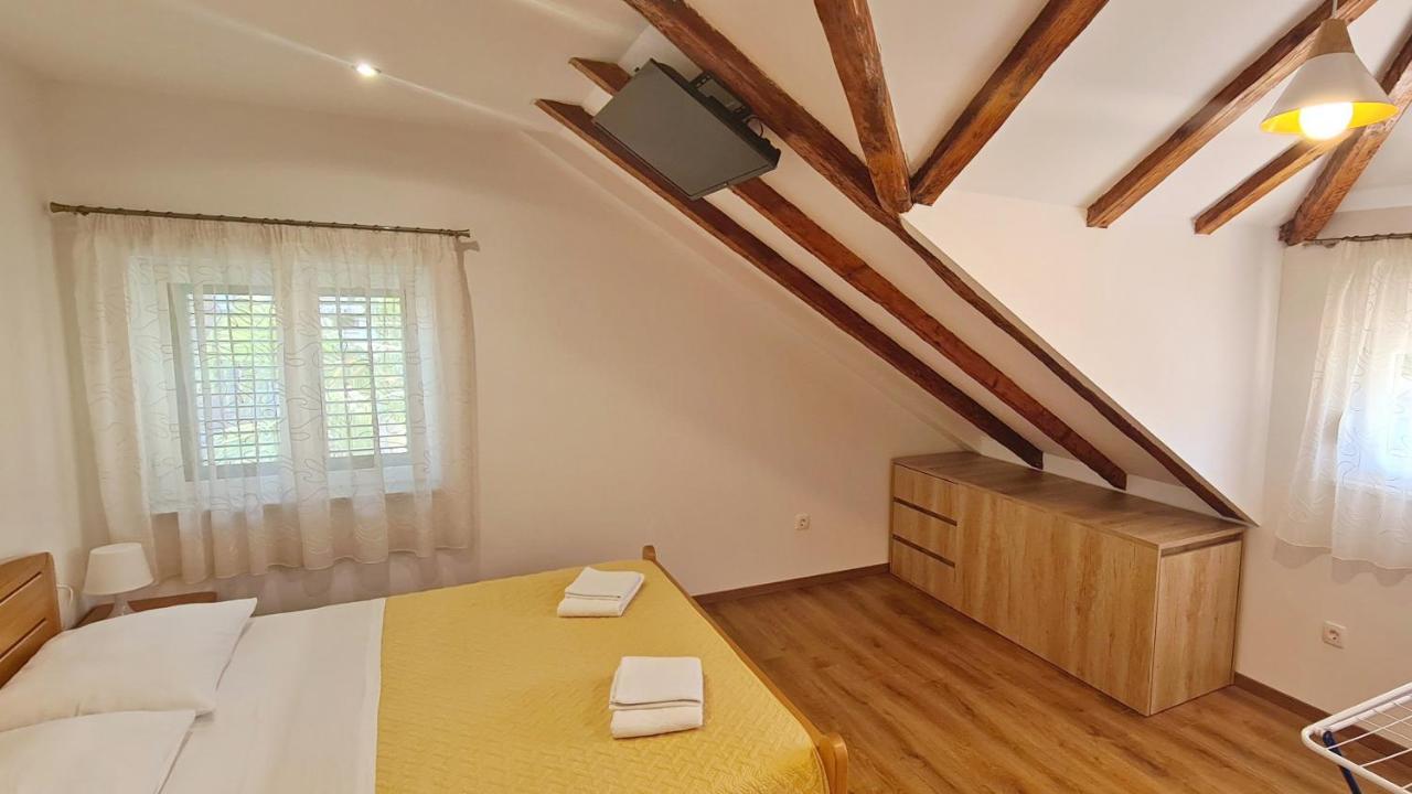 Attic Split Apartment Near City Centre 외부 사진