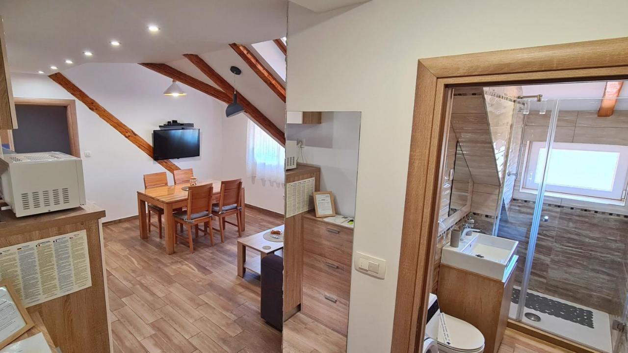 Attic Split Apartment Near City Centre 외부 사진
