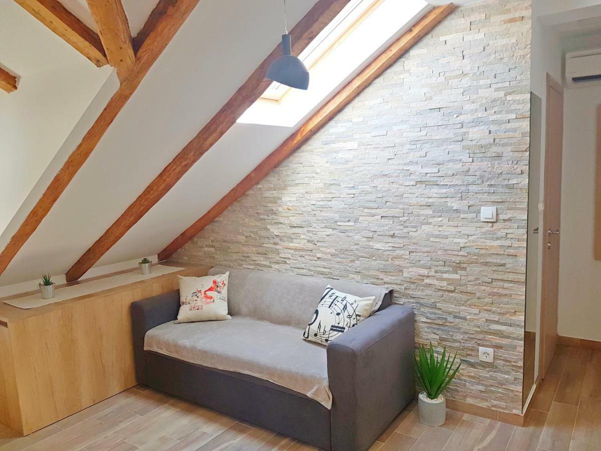 Attic Split Apartment Near City Centre 외부 사진